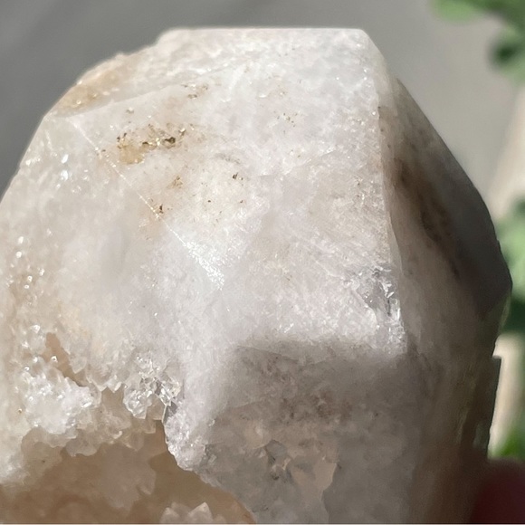 Druzy White Quartz Tower - Picture 13 of 17